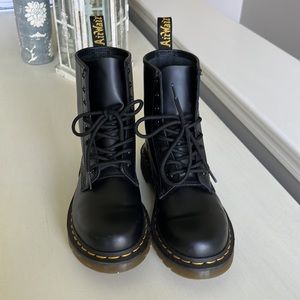 Dr. Martens, Air Wair, Size 7, Black —- LIKE NEW!!!